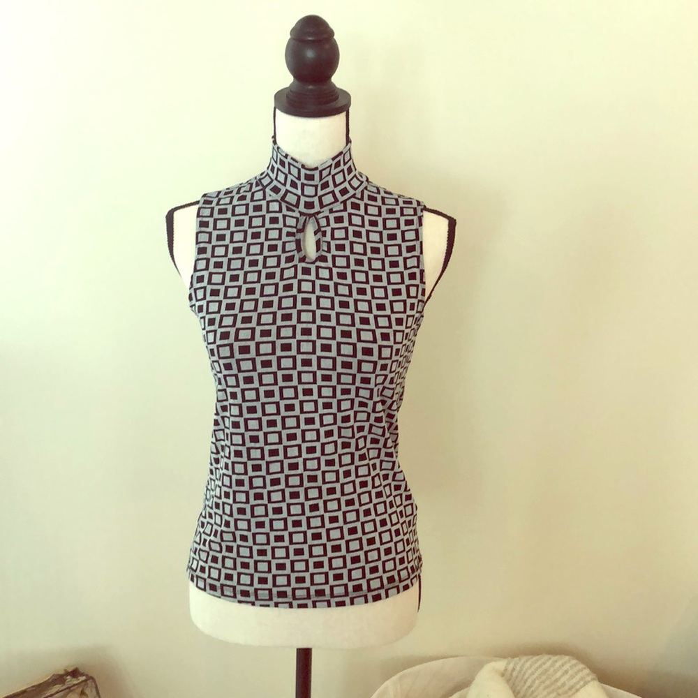 High neck sleeveless blouse